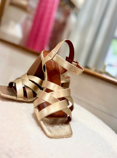 Sandales à talons dorée