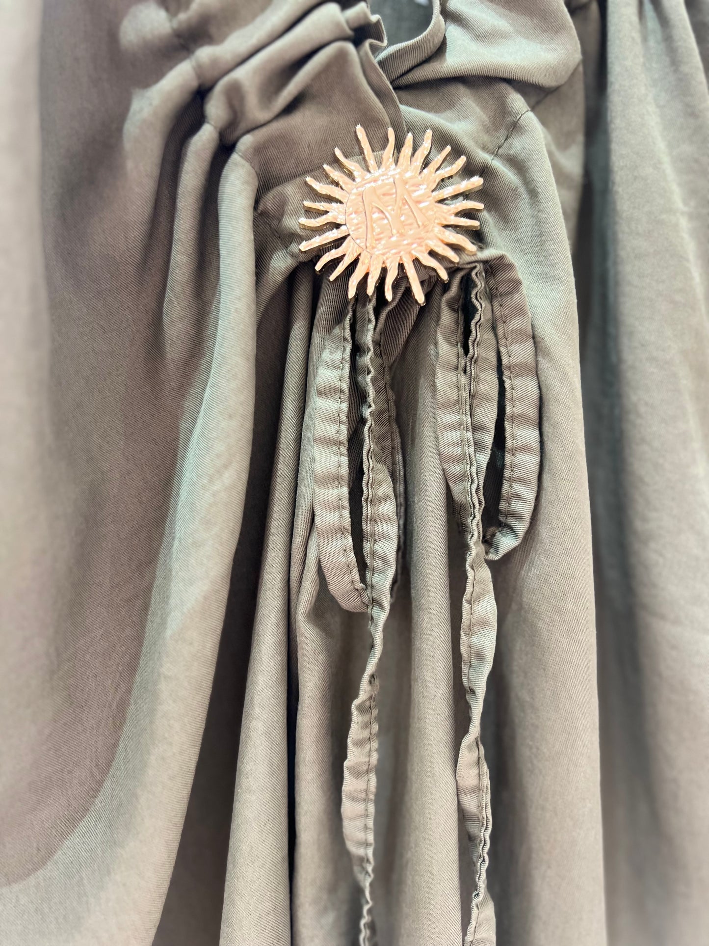 Blouse Élysia – Détail Soleil - Kaki