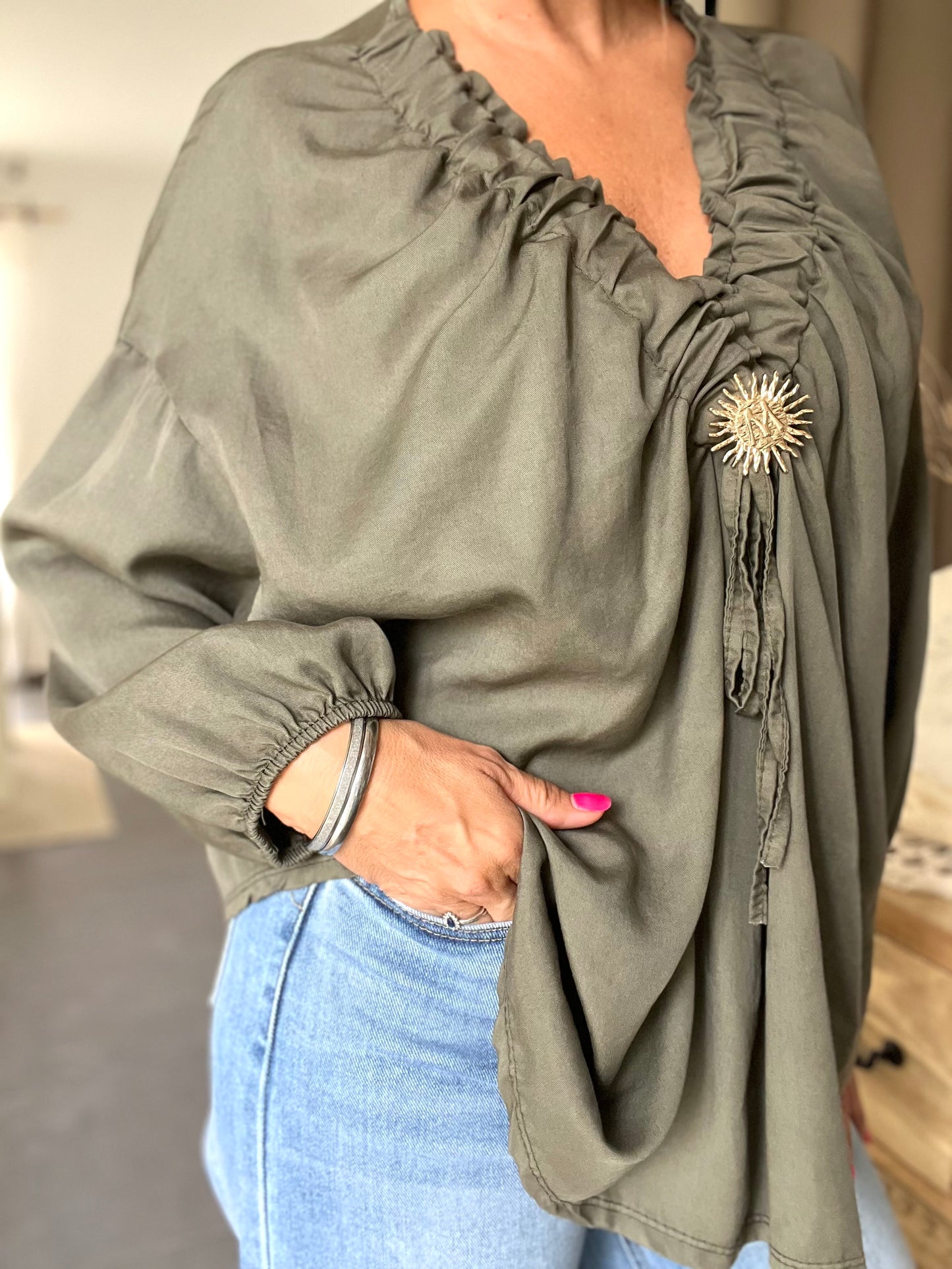 Blouse Élysia – Détail Soleil - Kaki