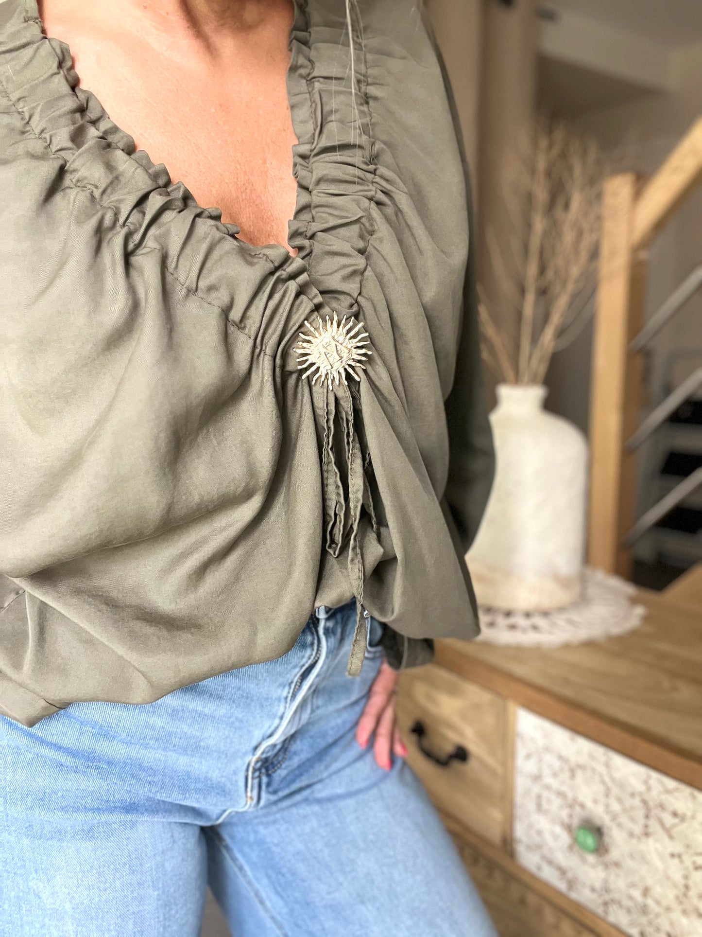 Blouse Élysia – Détail Soleil - Kaki