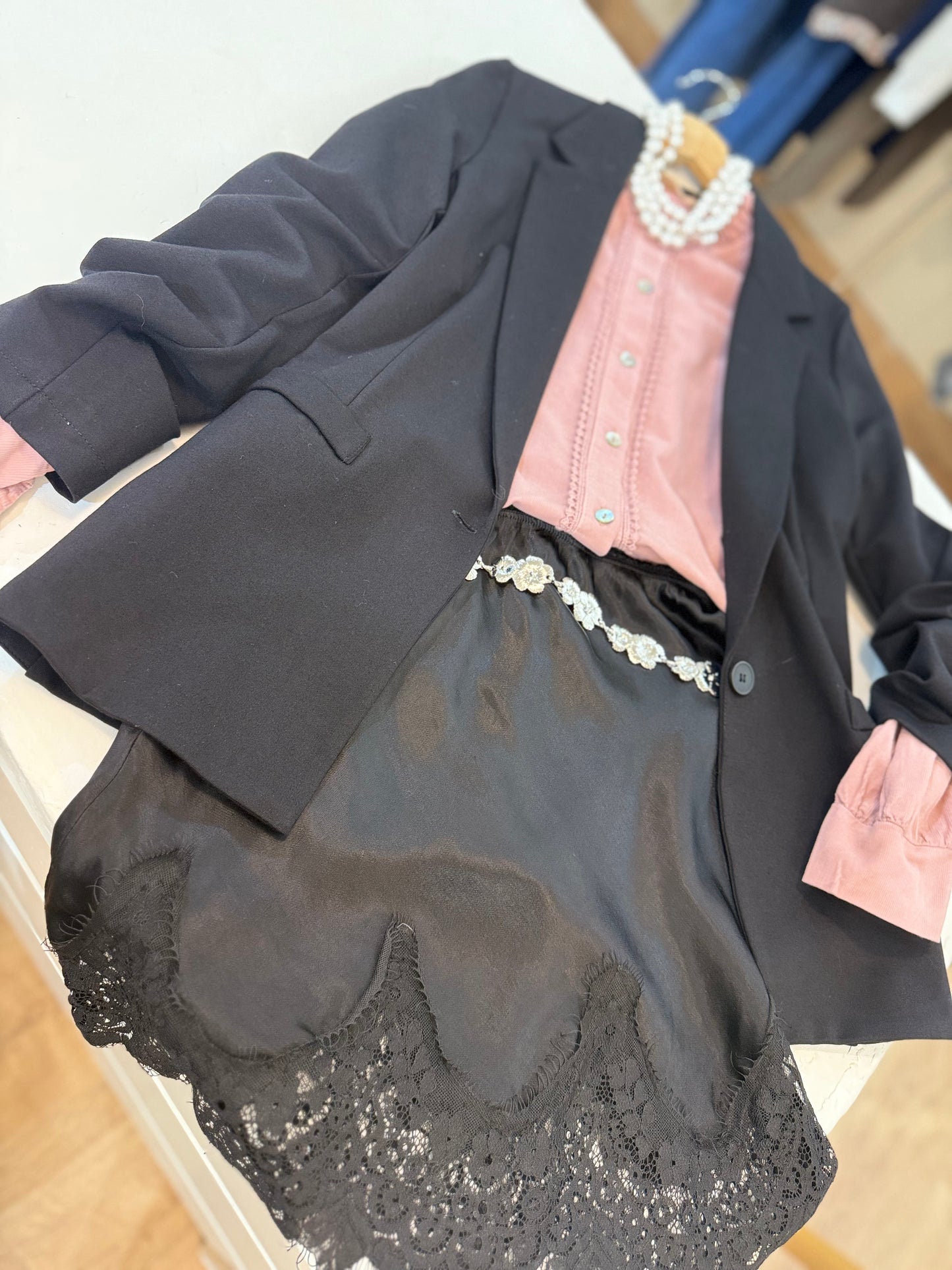 Jupe satinée & dentelle noire