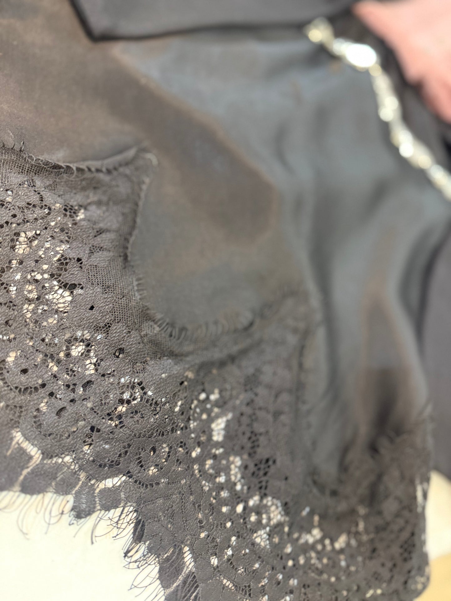 Jupe satinée & dentelle noire