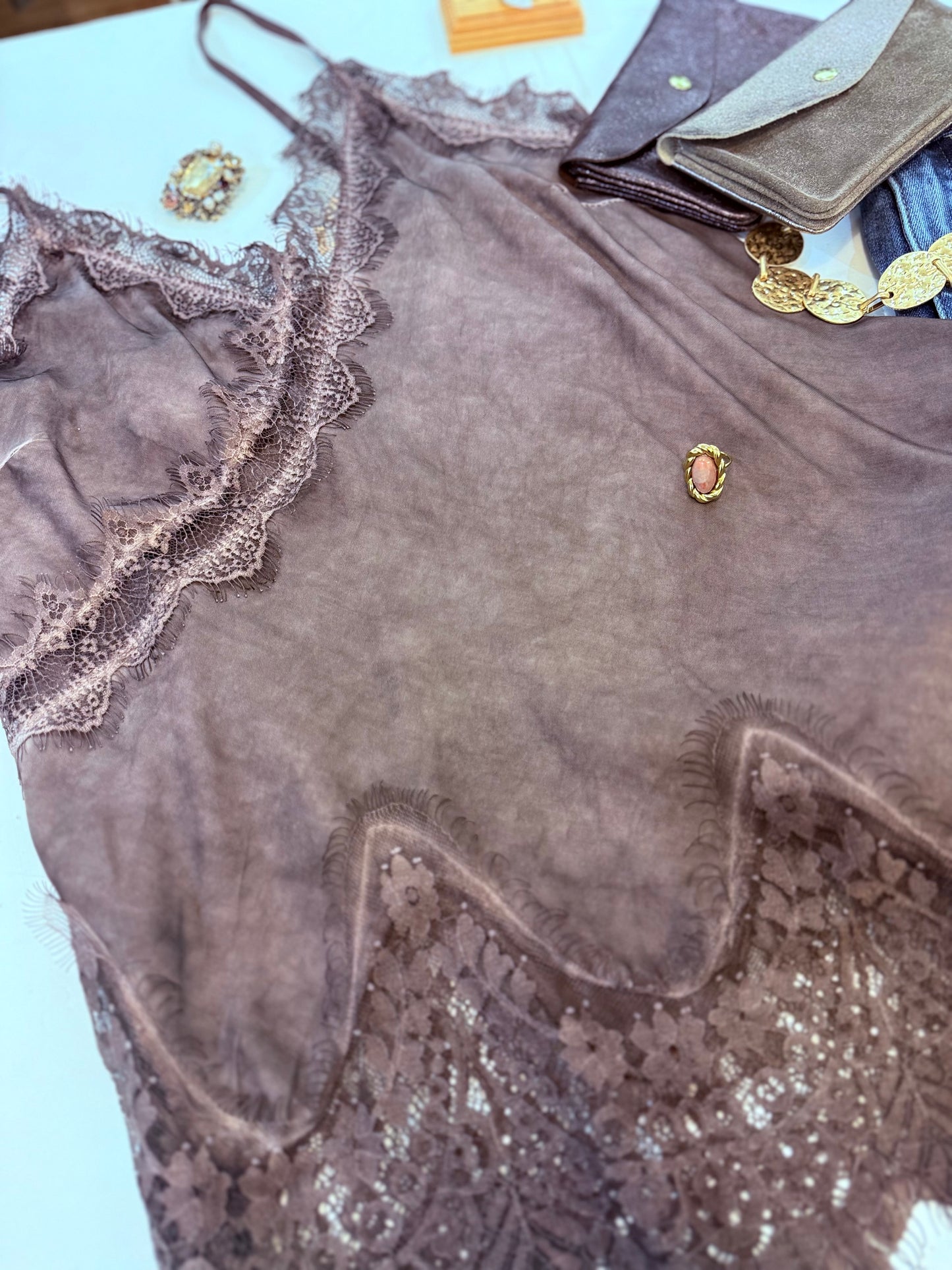 Top satiné & dentelle ́prune |
.