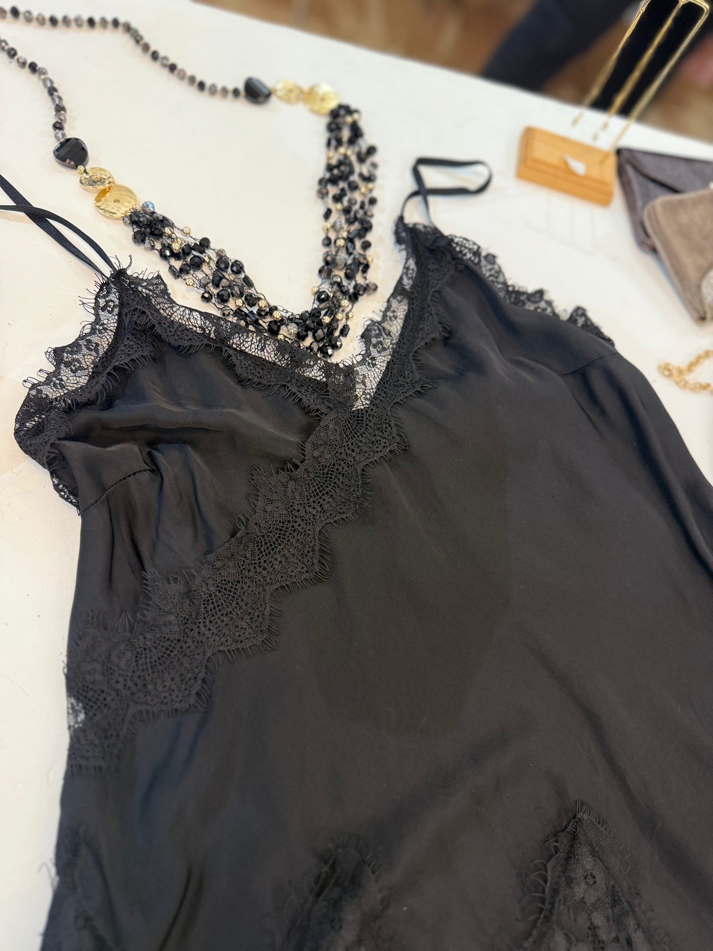 Top satiné & dentelle ́noir