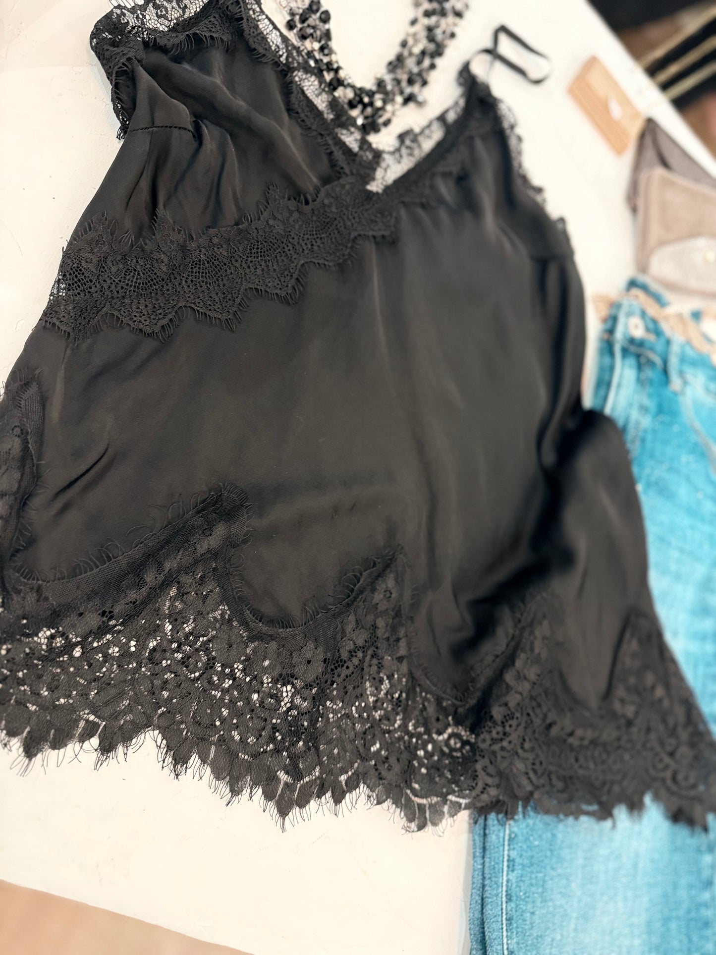 Top satiné & dentelle ́noir
