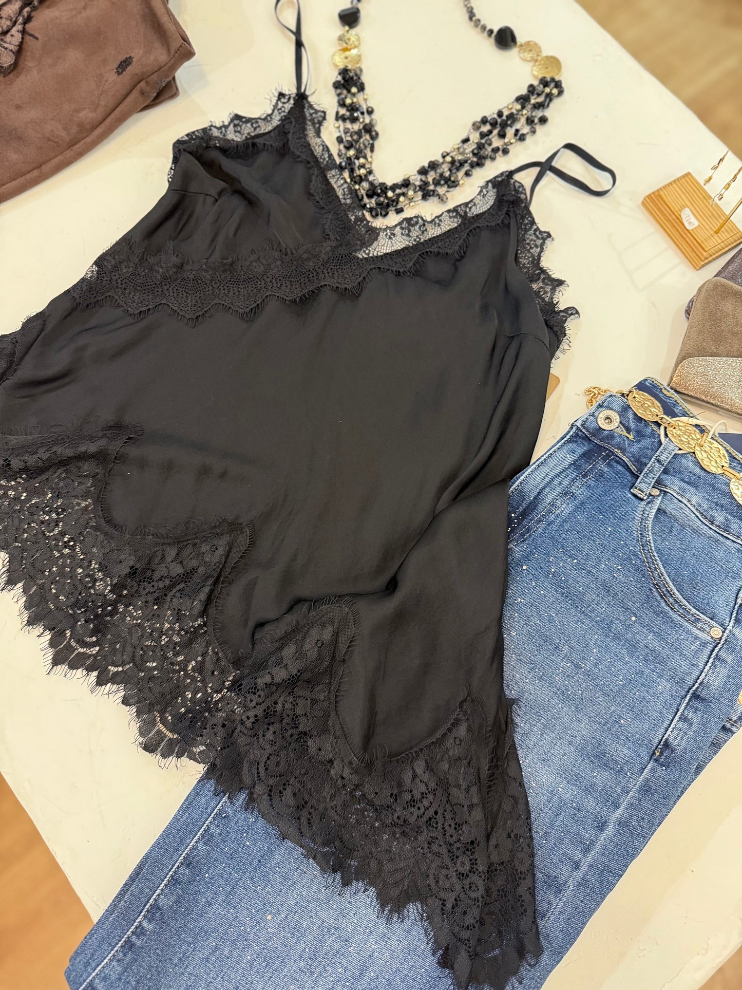 Top satiné & dentelle ́noir