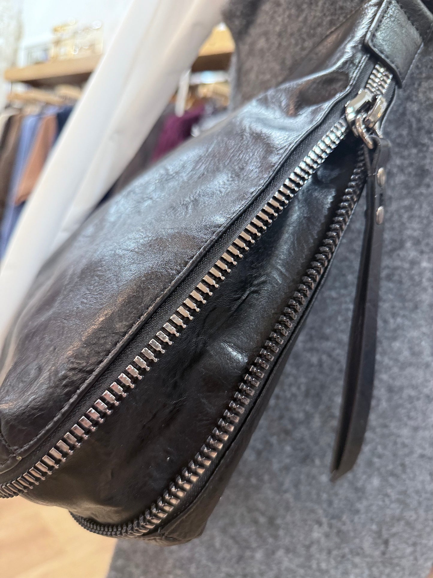 Sac Besace zippée -  City- Noir