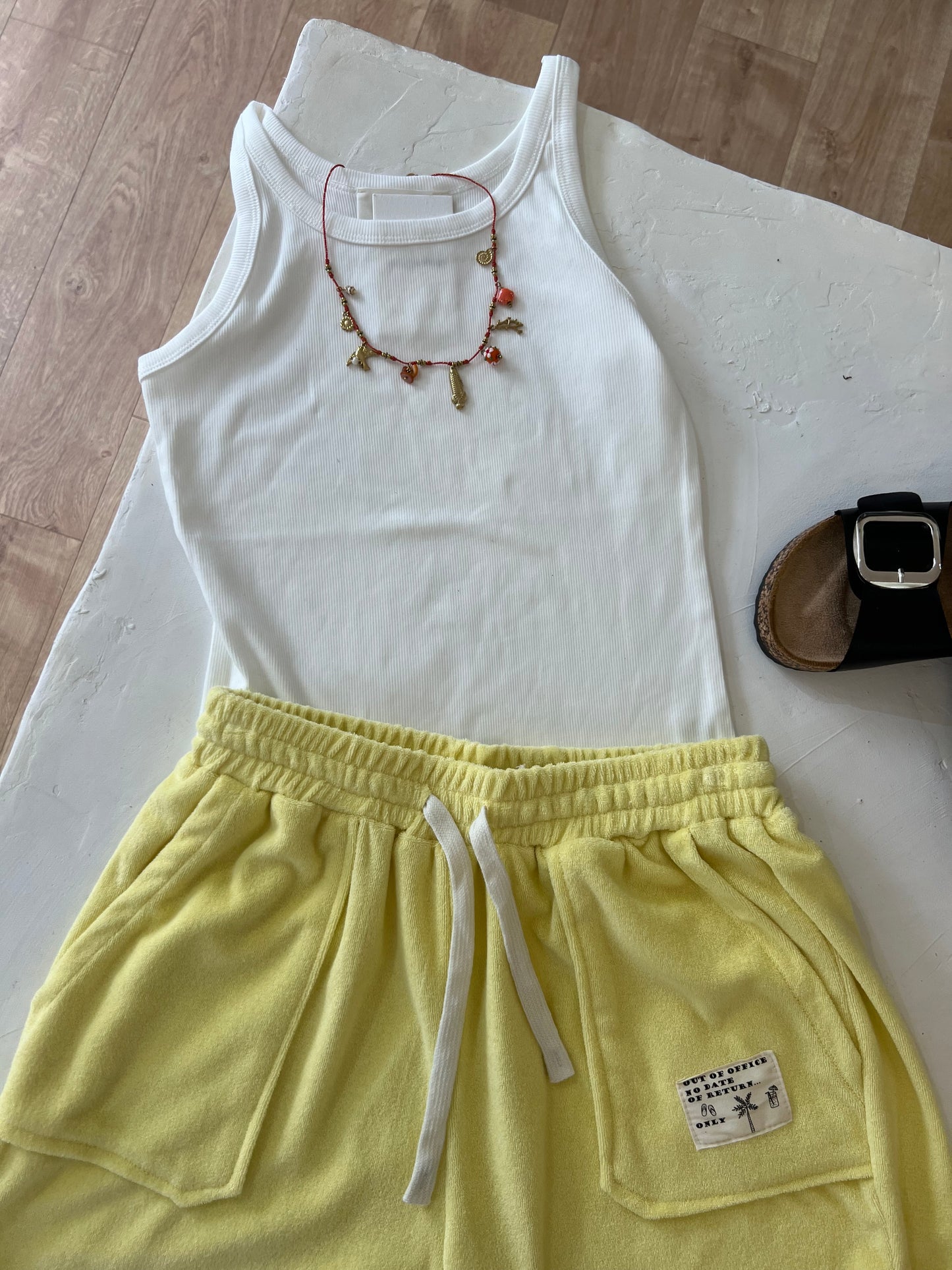 Short effet éponge - Modèle Sunny Break - Effet éponge jaune