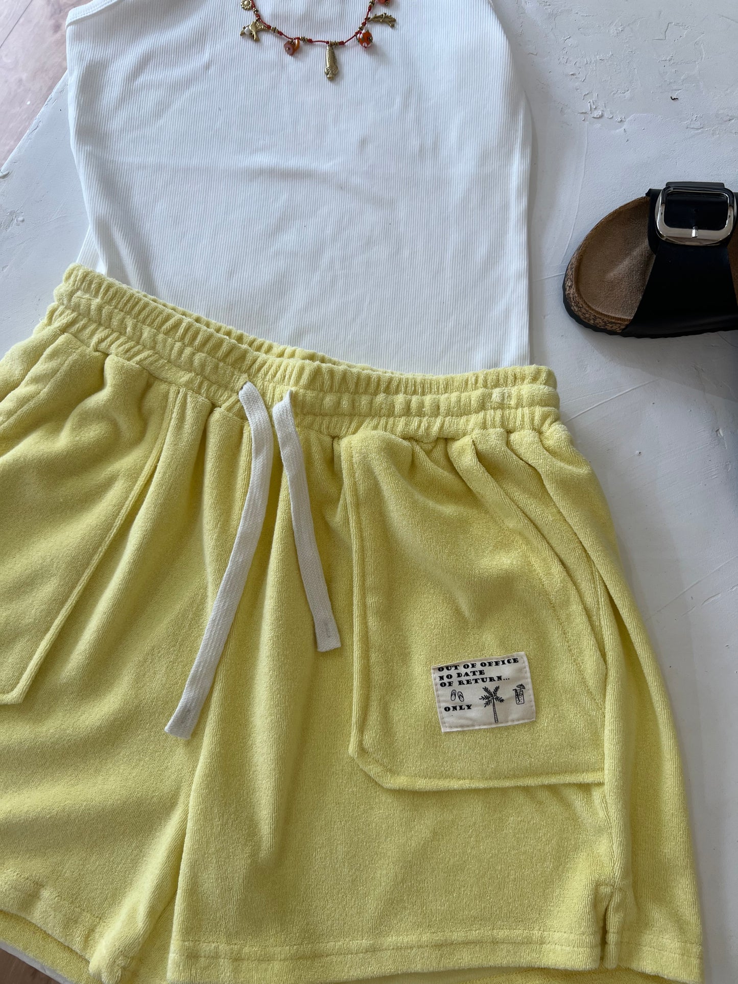 Short effet éponge - Modèle Sunny Break - Effet éponge jaune