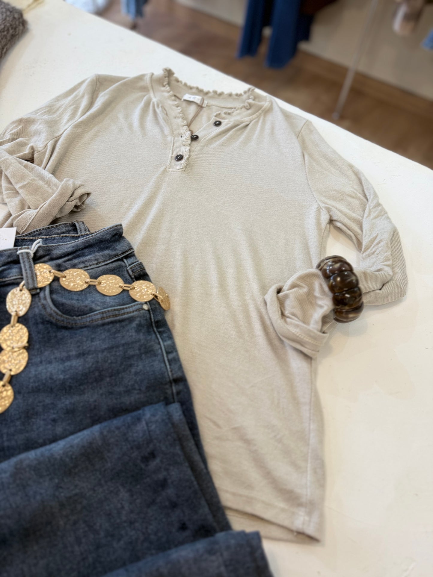 Haut  Léna - Col volanté boutonné - Beige